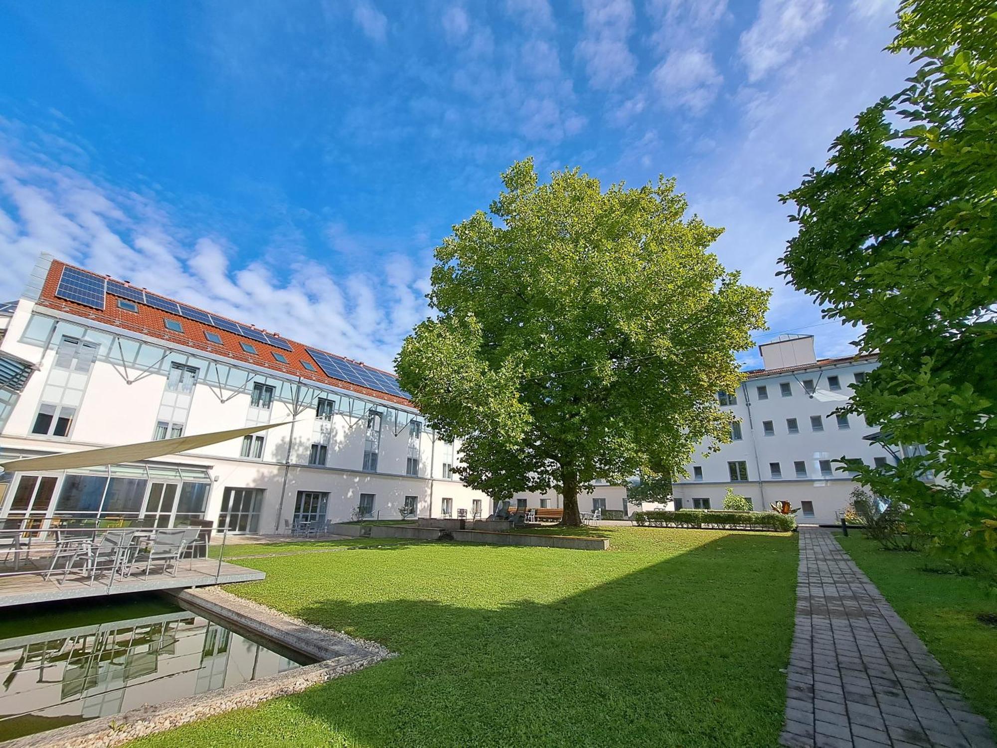 Spectrum Kirche Exerzitien-Und Bildungshaus Auf Mariahilf Passau Exterior foto
