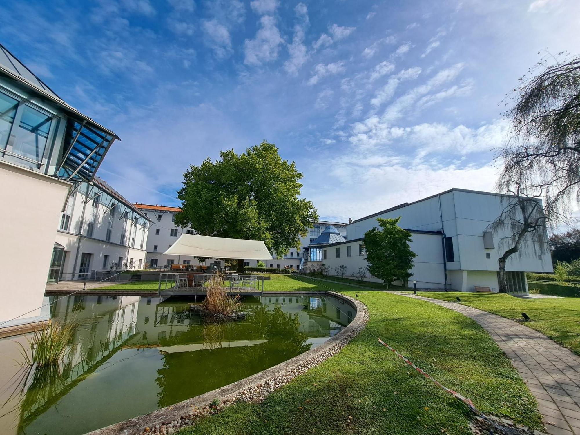 Spectrum Kirche Exerzitien-Und Bildungshaus Auf Mariahilf Passau Exterior foto